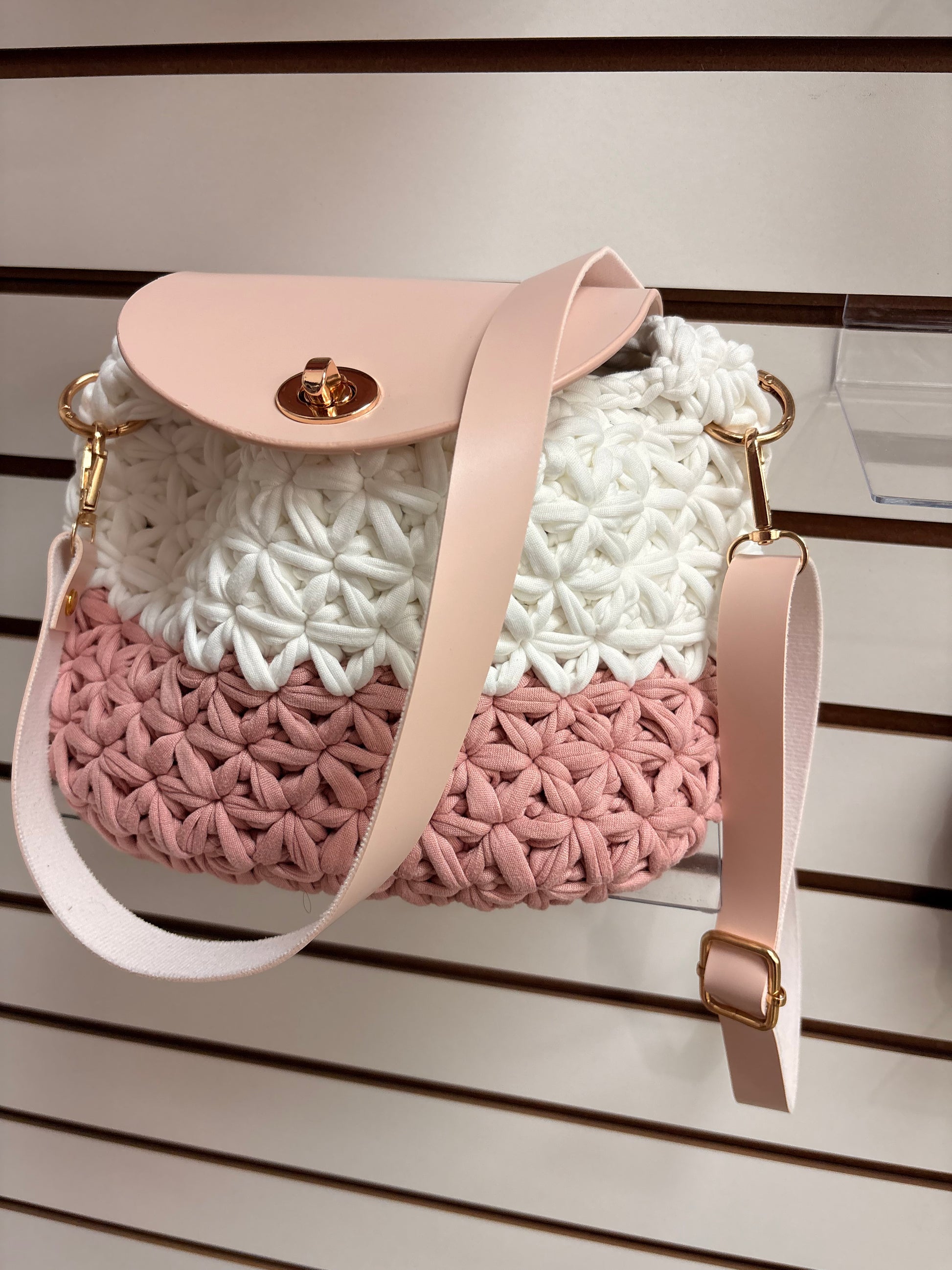 💗 Blush Romance Crochet Bag - Pink & White with Rose Gold Clasp | Bolsa Rosa Blanco