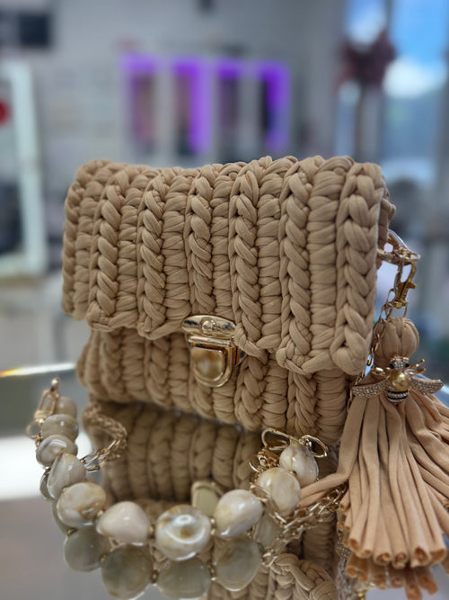 ✨ Pearl Elegance Crochet Crossbody - Luxury Neutral Handbag with Tassel | Bolsa Perlas Elegante
