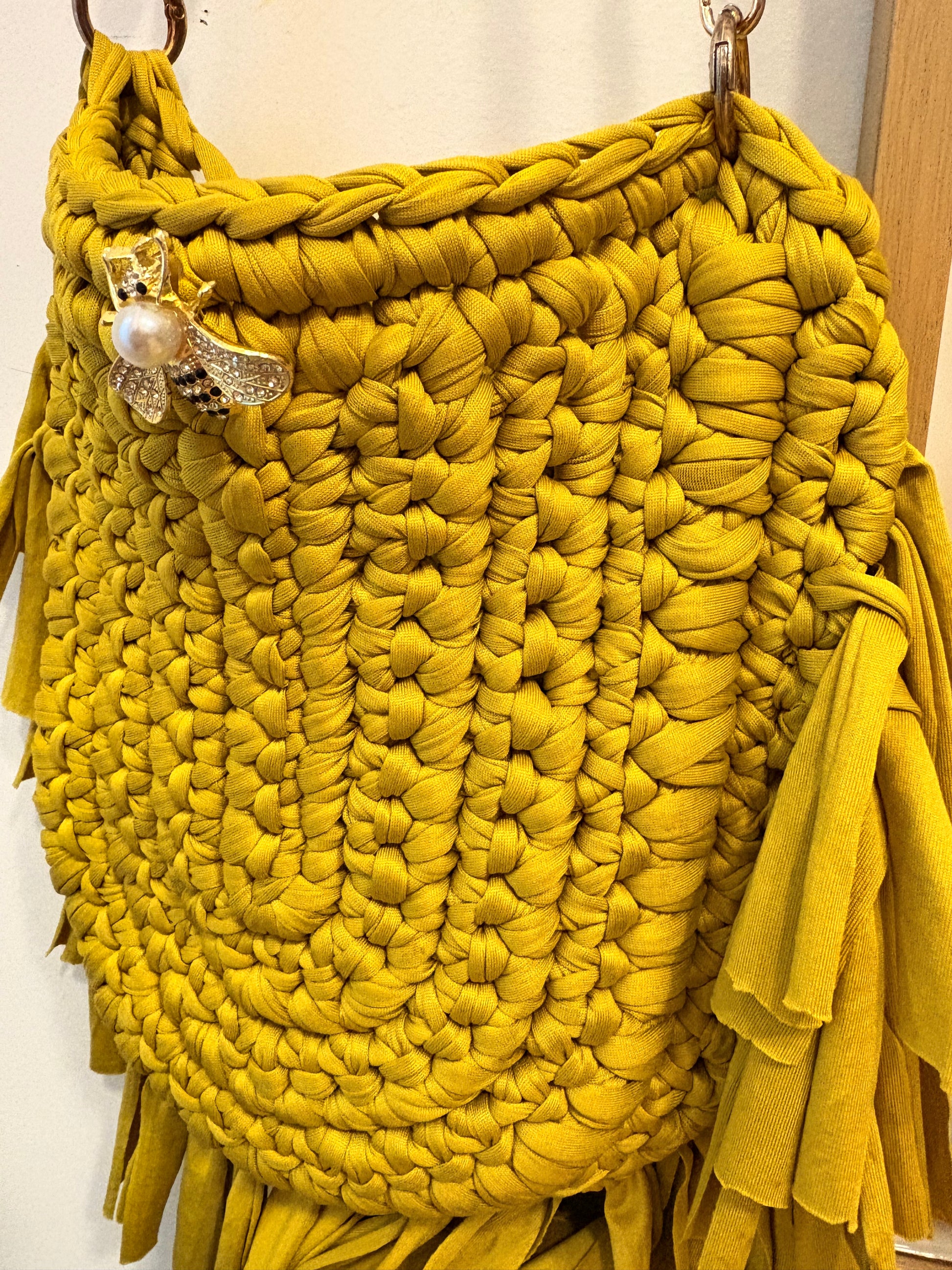 🦋 Golden Hour Boho Crochet Bag - Mustard Fringe Crossbody with Butterfly Charm | Bolsa Boho Dorada