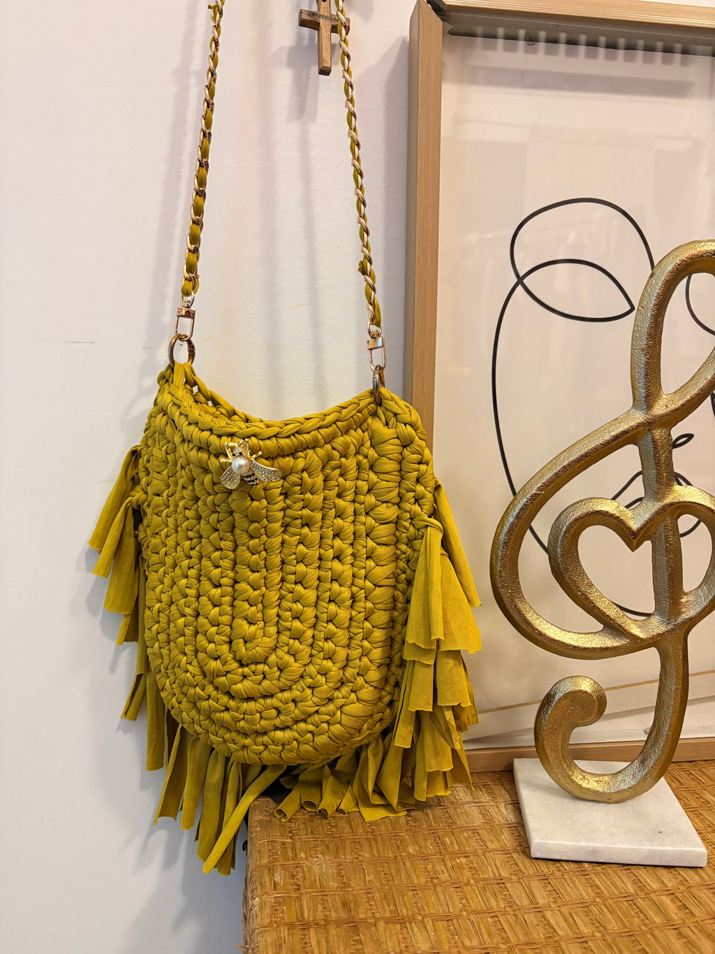 🦋 Golden Hour Boho Crochet Bag - Mustard Fringe Crossbody with Butterfly Charm | Bolsa Boho Dorada