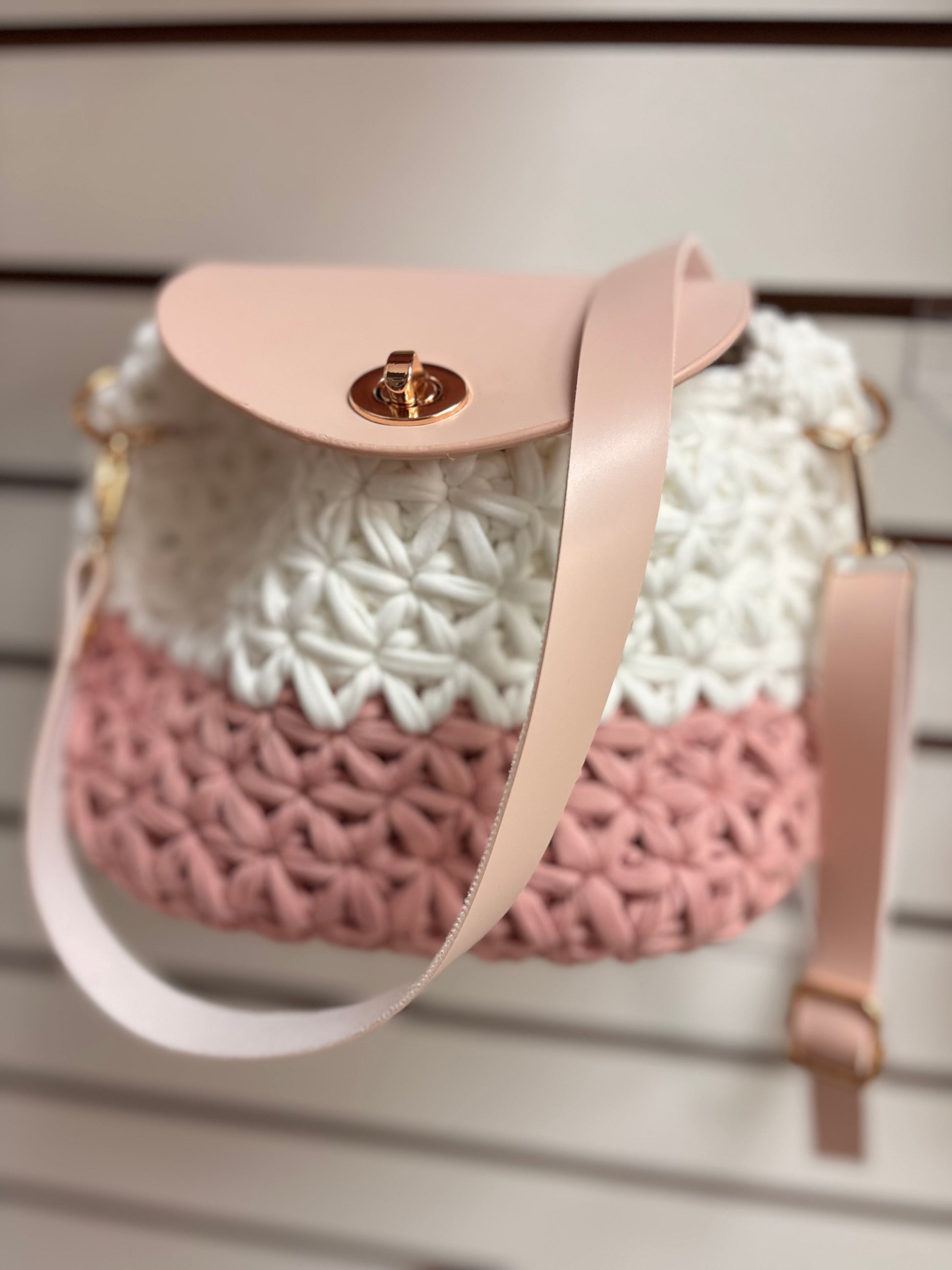 💗 Blush Romance Crochet Bag - Pink & White with Rose Gold Clasp | Bolsa Rosa Blanco