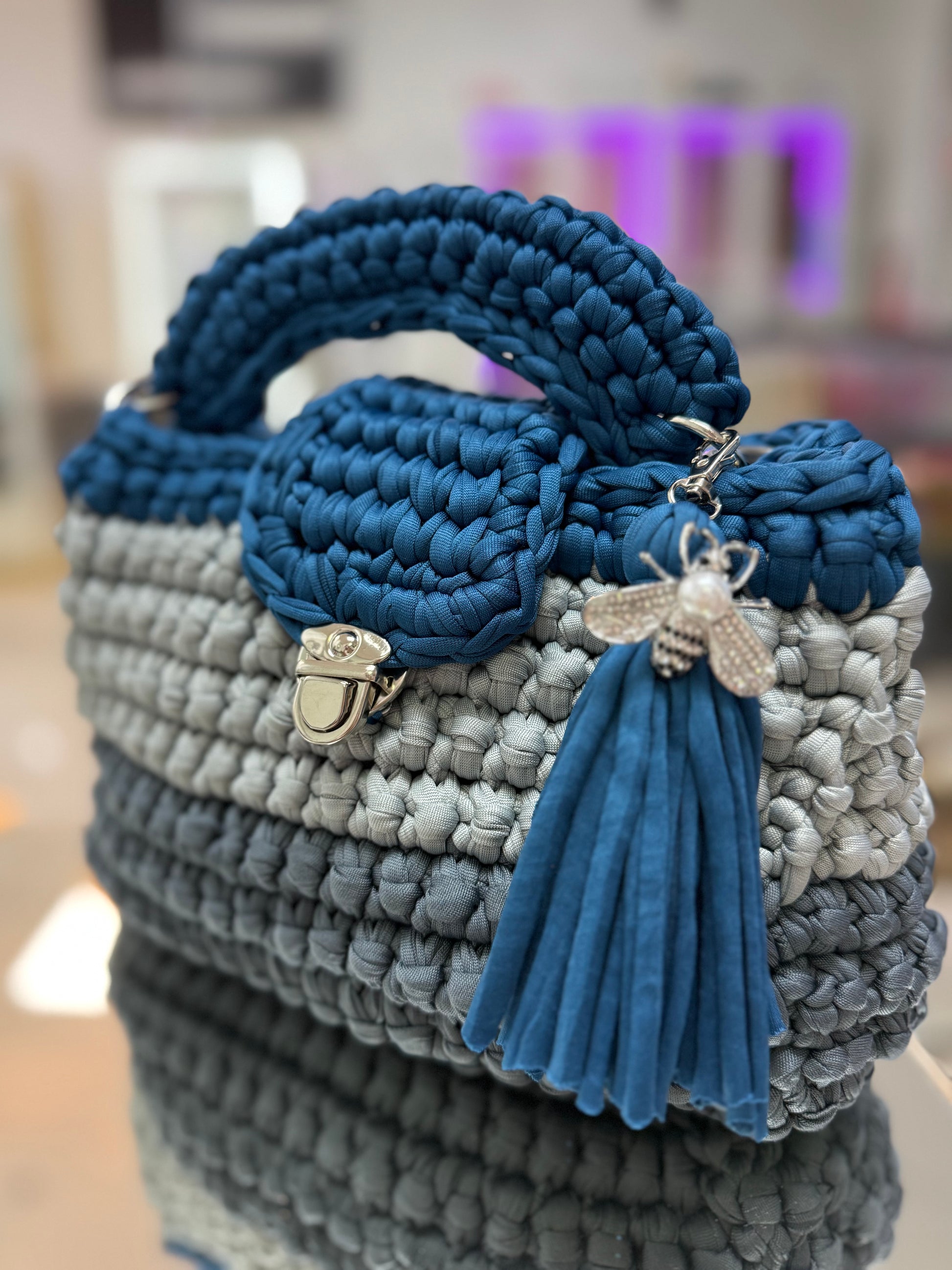 🐝 Ocean Breeze Bee Charm Bag - Navy & Grey Two-Tone Crochet Handbag | Bolsa Abeja Marina