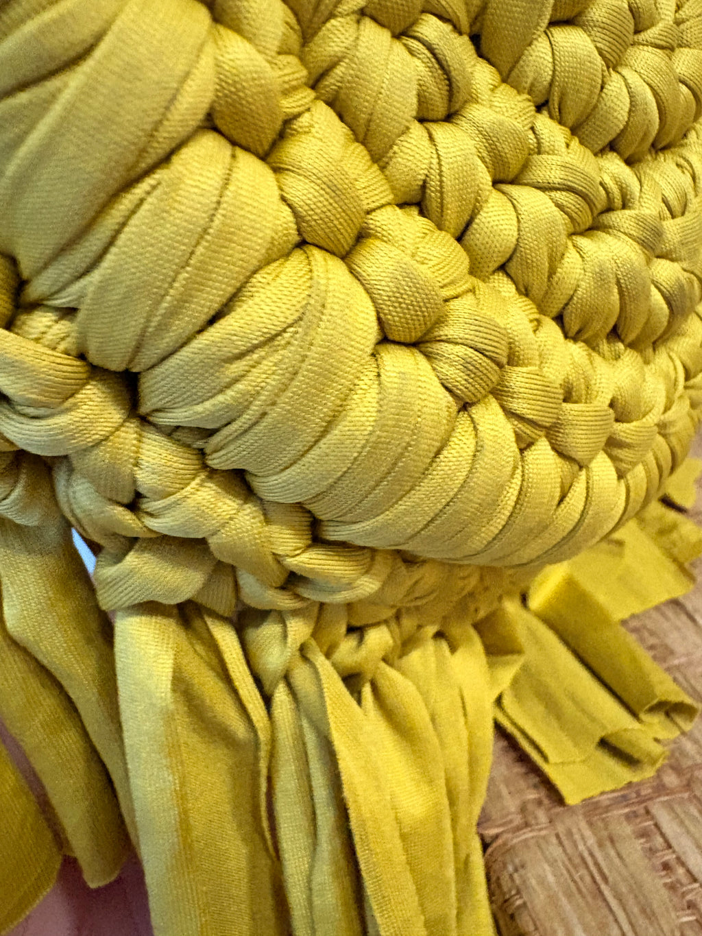 🦋 Golden Hour Boho Crochet Bag - Mustard Fringe Crossbody with Butterfly Charm | Bolsa Boho Dorada