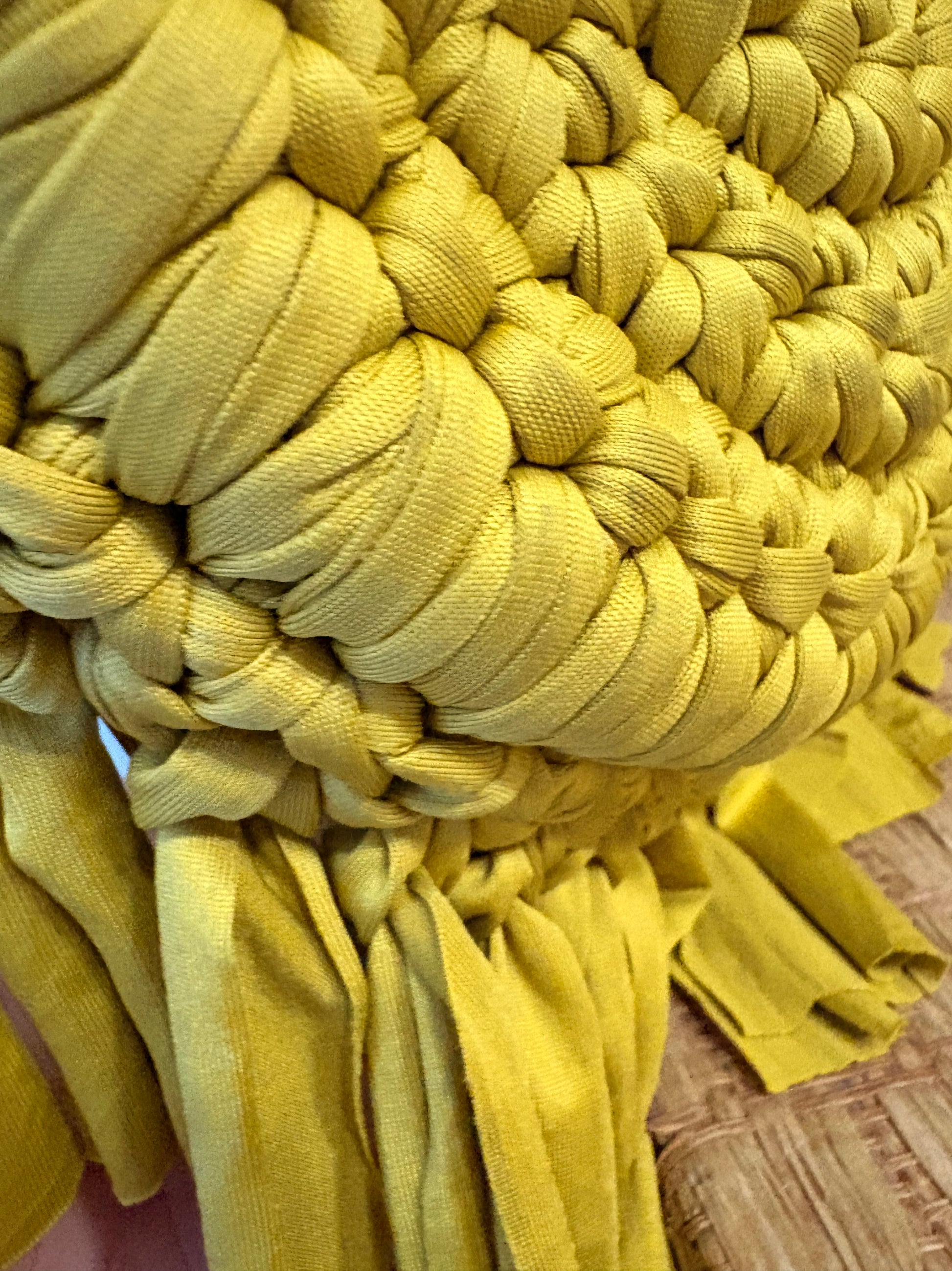 🦋 Golden Hour Boho Crochet Bag - Mustard Fringe Crossbody with Butterfly Charm | Bolsa Boho Dorada