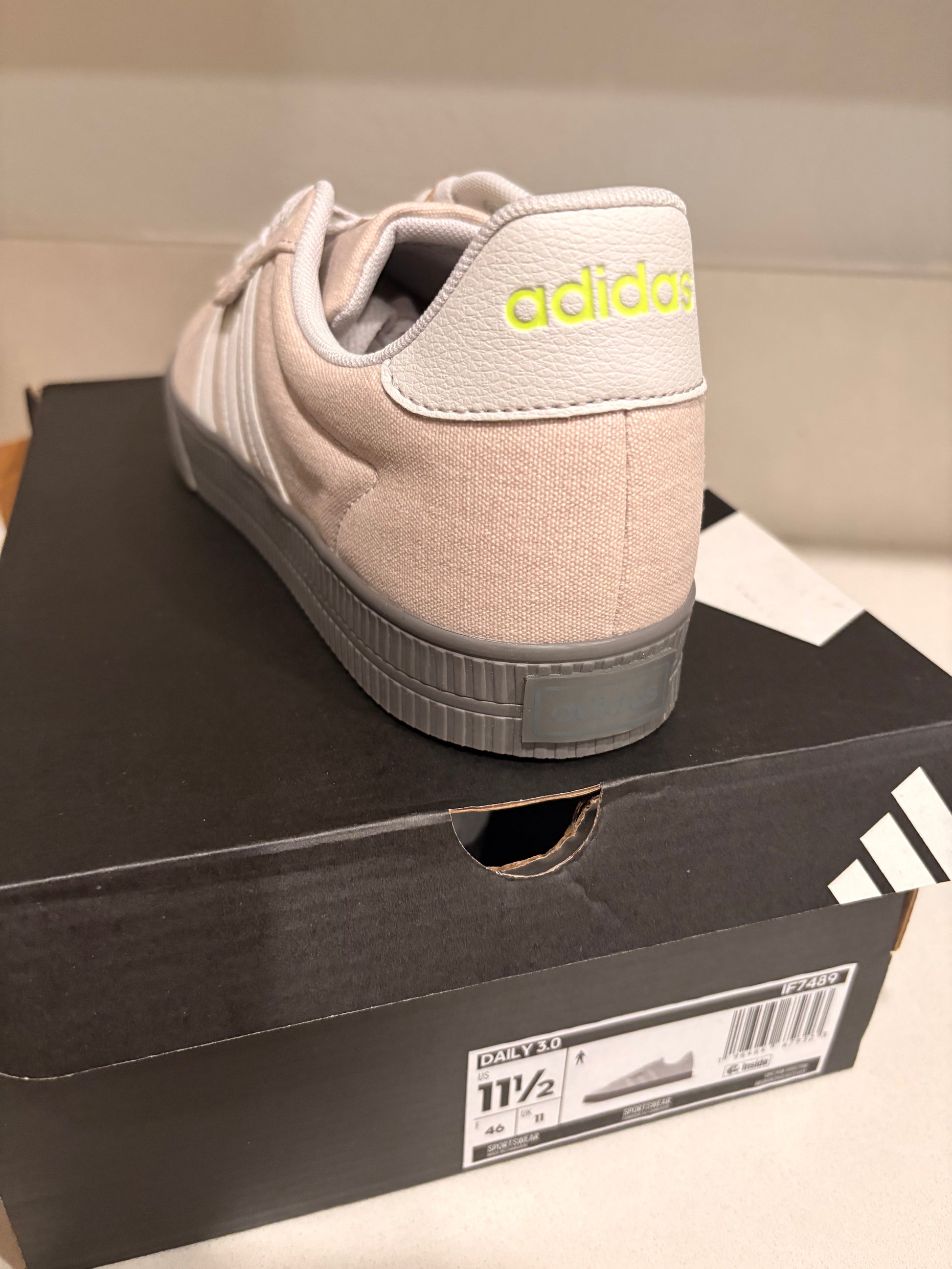 👟 Pre-Owned Adidas Daily 3.0 Sneakers - Blush Pink Size 11.5M | Sustainable Thrift Find NWT