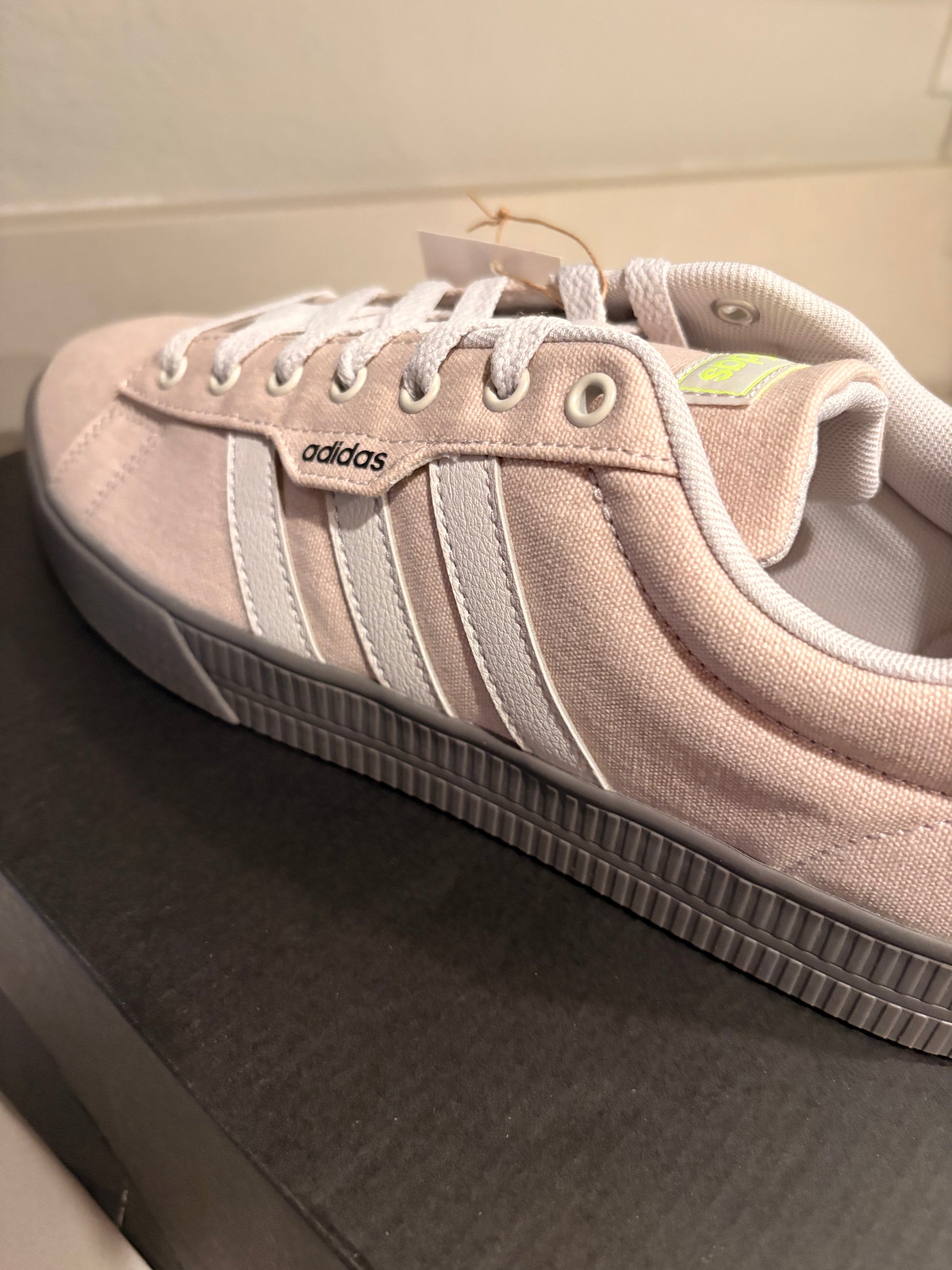 👟 Pre-Owned Adidas Daily 3.0 Sneakers - Blush Pink Size 11.5M | Sustainable Thrift Find NWT