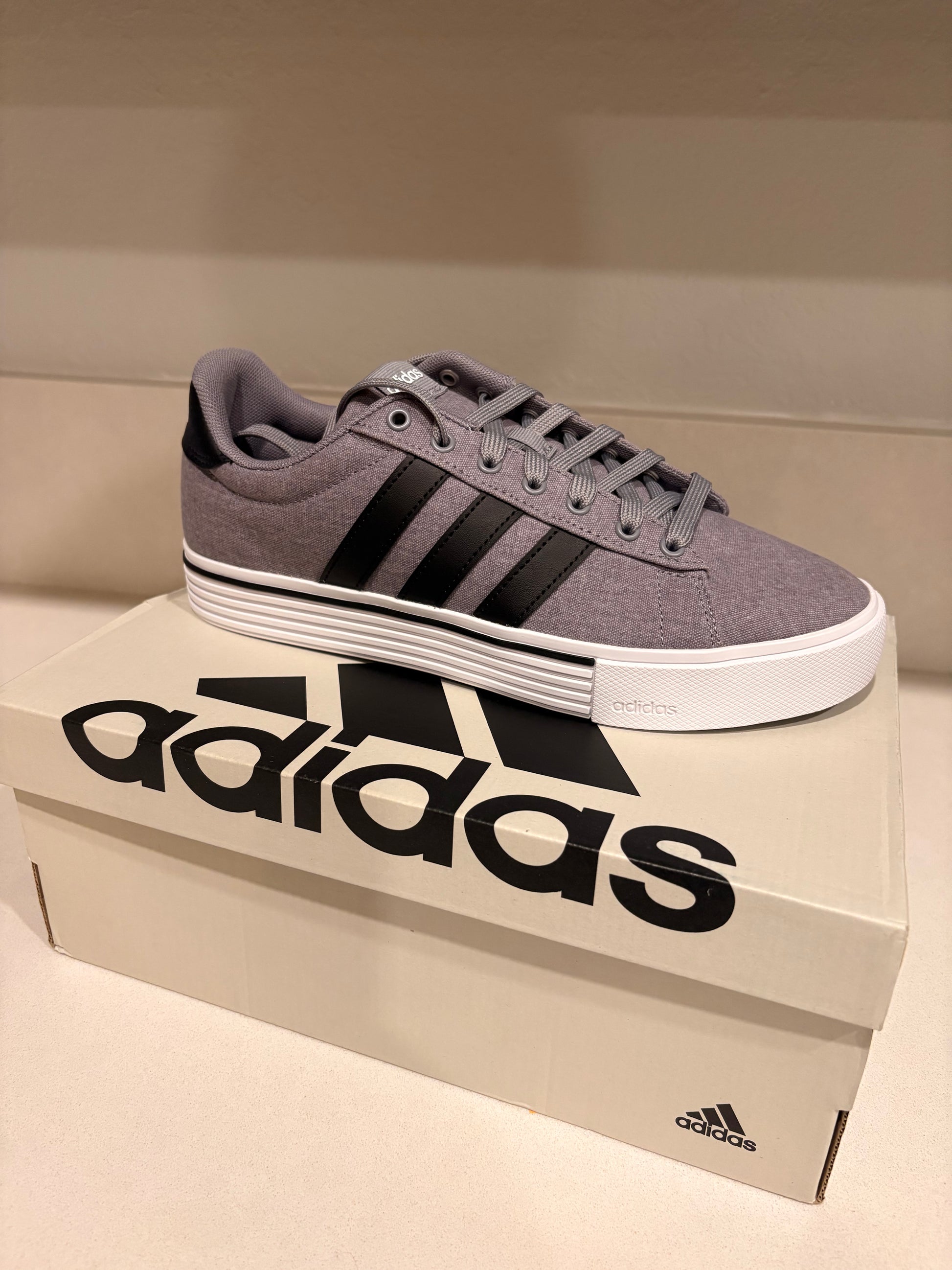 👟 Pre-Owned Adidas Skateboarding Sneakers - Grey/Black Size 9M/10W | Sustainable Thrift Find