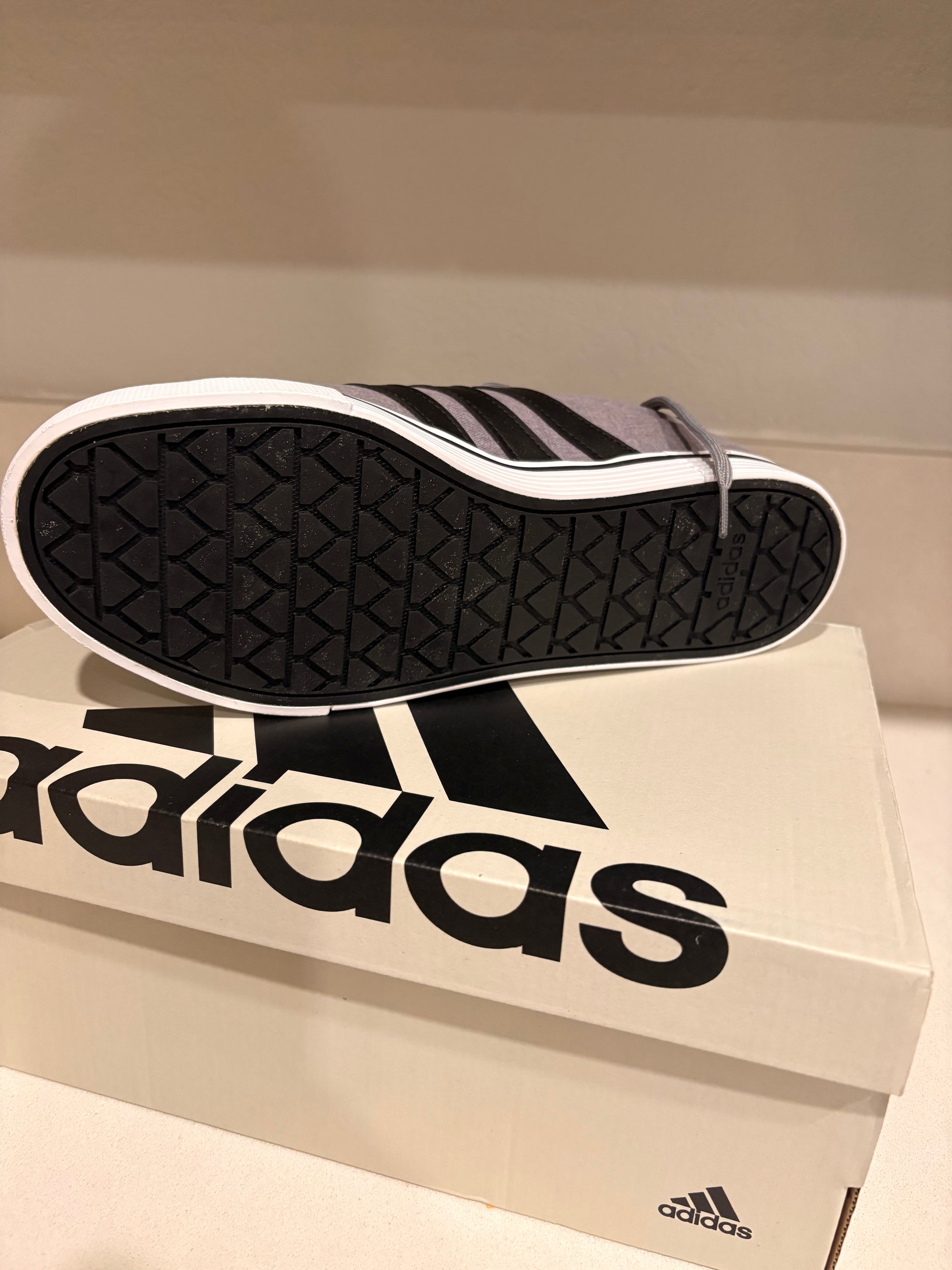 👟 Pre-Owned Adidas Skateboarding Sneakers - Grey/Black Size 9M/10W | Sustainable Thrift Find
