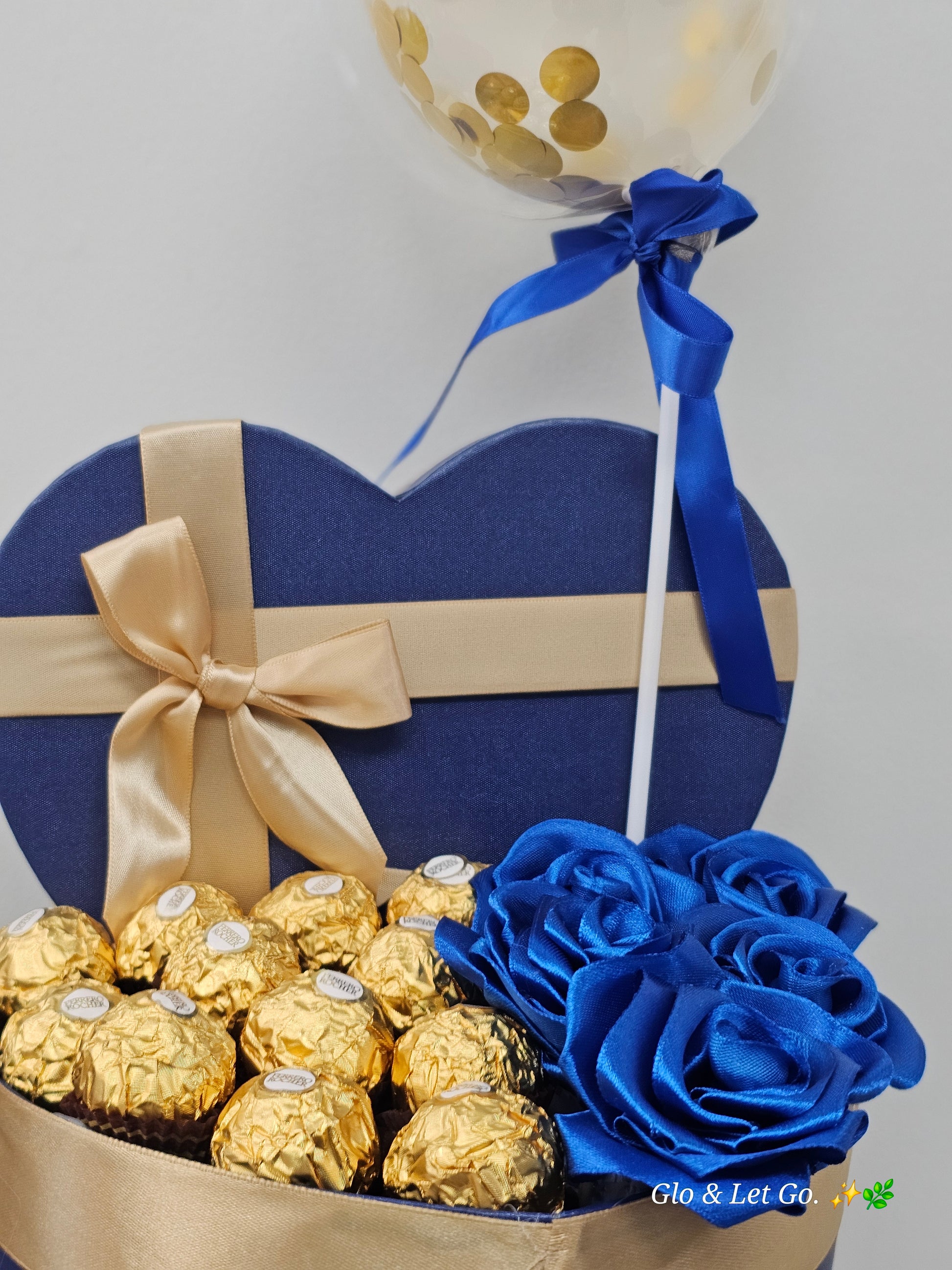 💝 Handmade Personalized Gift Box – Eternal Roses, Chocolates & Custom Message.