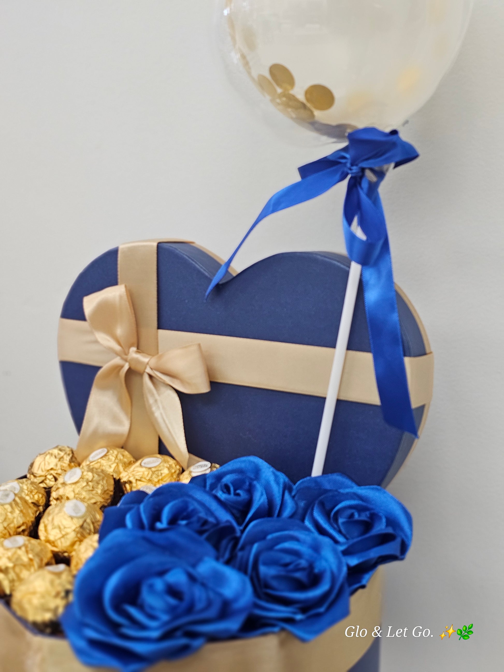 💝 Handmade Personalized Gift Box – Eternal Roses, Chocolates & Custom Message.
